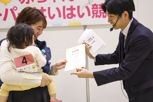 赤ちゃんスーパーはいはい競走